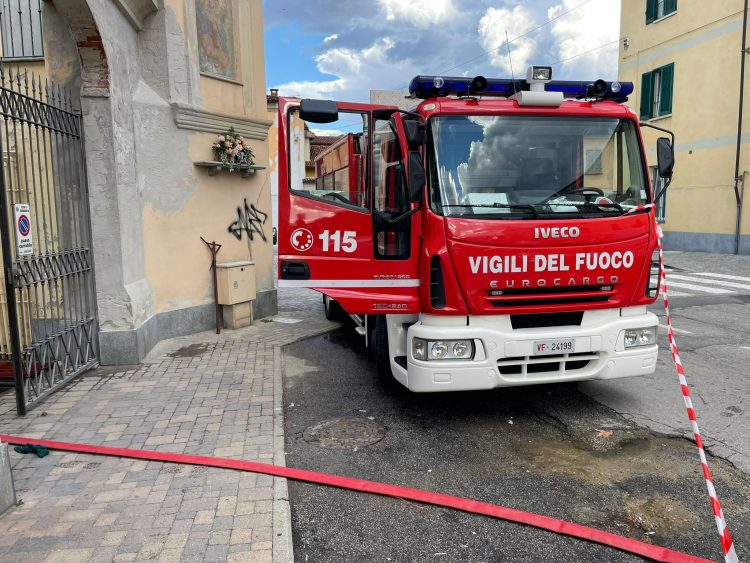 CARMAGNOLA – Scoppia un tubo dell’acqua e parte della città resta a secco
