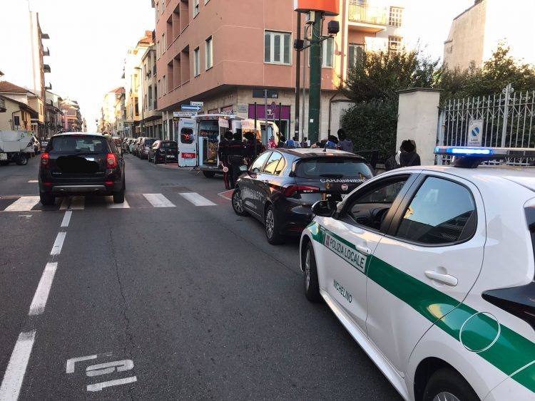 NICHELINO – Pensionata investita in via Juvarra