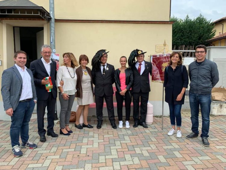 SANTENA – Inaugurata la panchina rosa