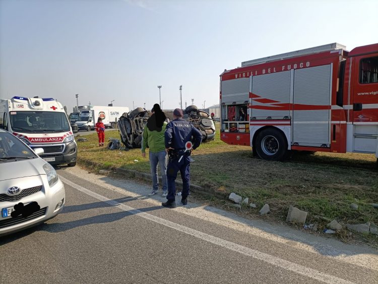 NICHELINO – Grave incidente alla rotatoria Debouchè