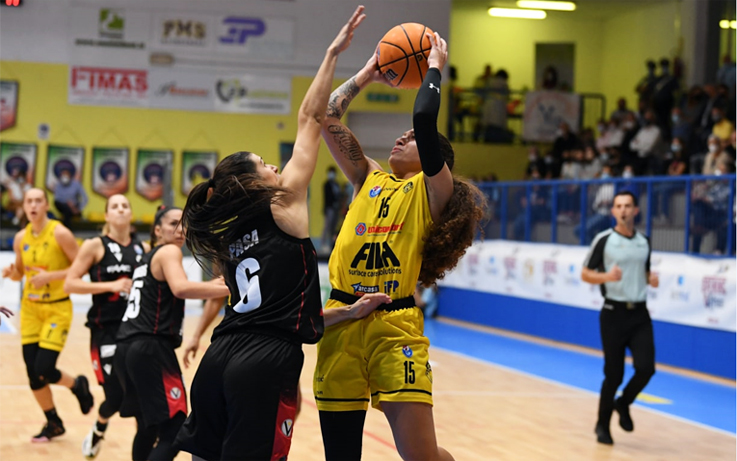 E’ festa Bologna nel secondo incontro nonostante i regali nel finale di match