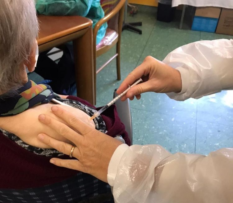 COVID – Vaccinazioni: c’è ancora chi riceve la prima dose in Piemonte