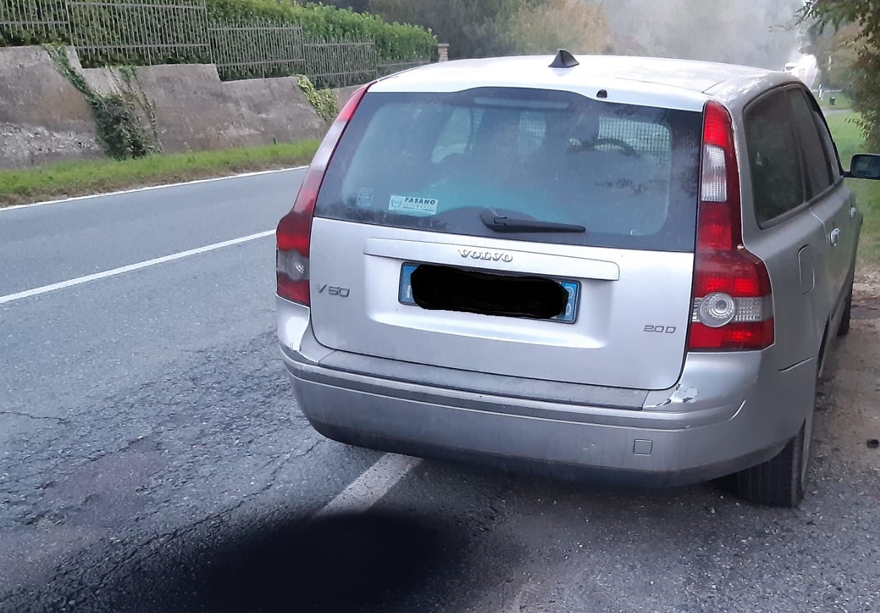 MONCALIERI – Auto a fuoco in strada Revigliasco