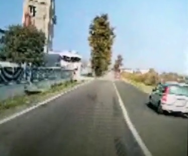 CARMAGNOLA – Si schianta con la sua macchina in diretta Facebook