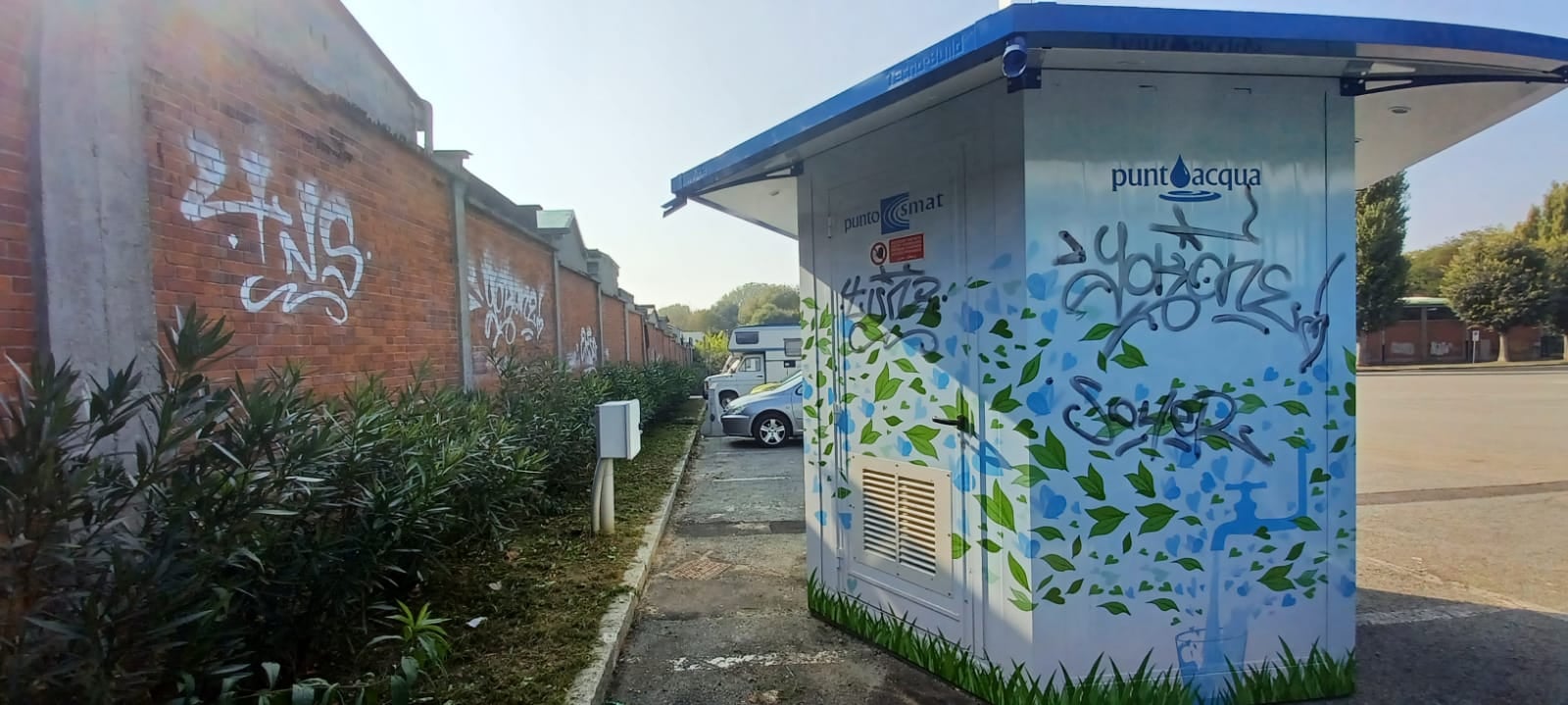 MONCALIERI – Vandali imbrattano la zona del cimitero: denunciati