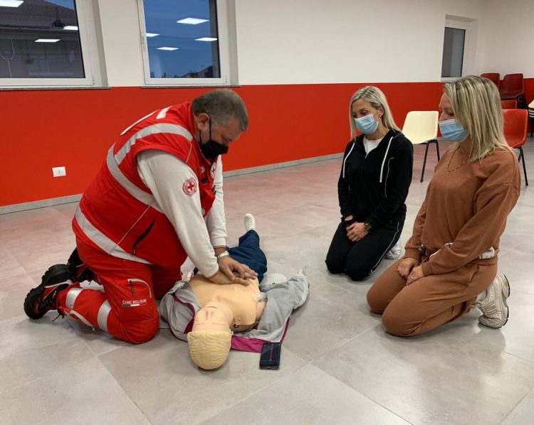 CARMAGNOLA – Il volontario della Croce rossa vince la gara per il massaggio cardiaco migliore