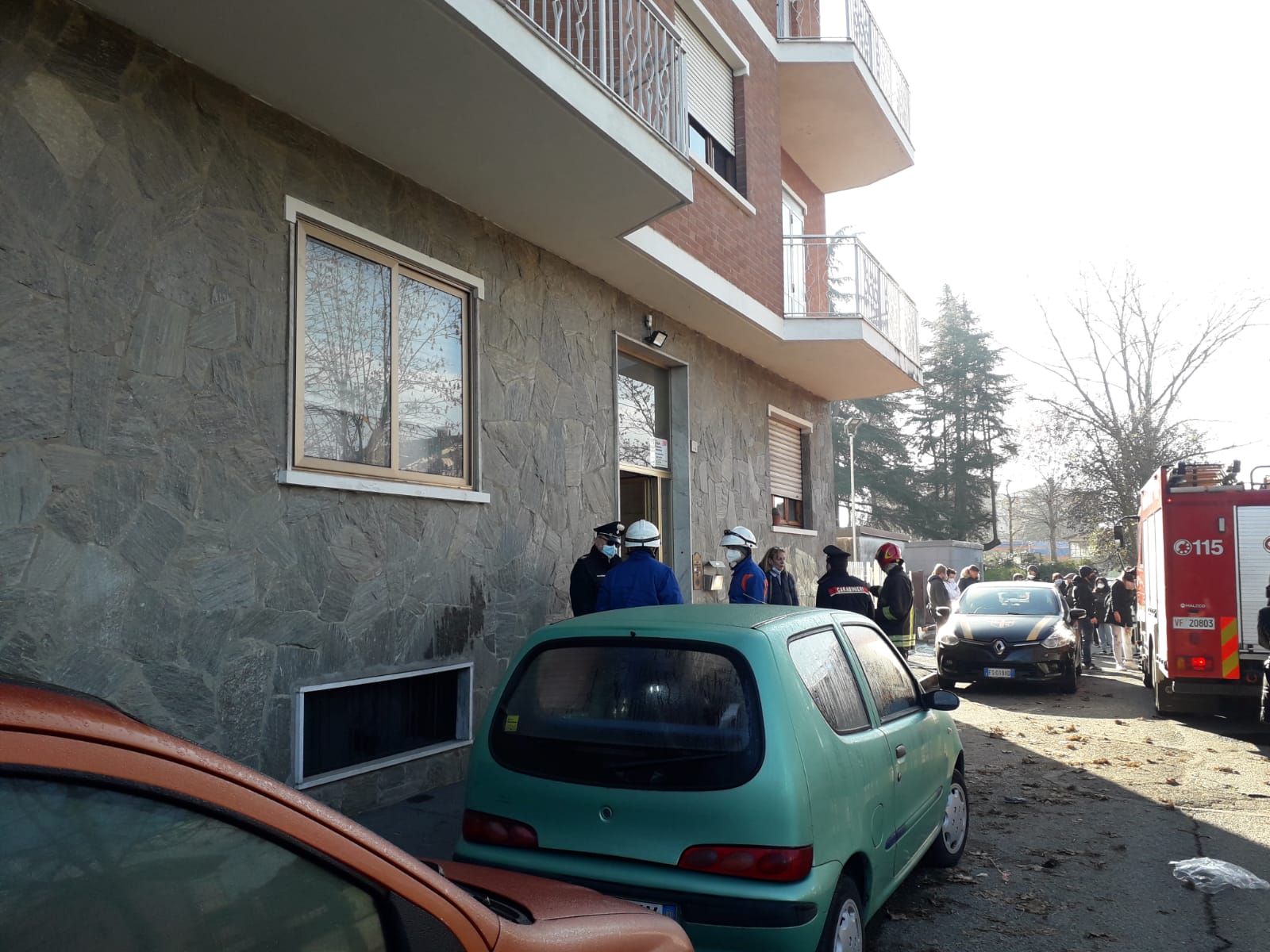 MONCALIERI – A fuoco un contatore: spavento in un palazzo di via Saluzzo