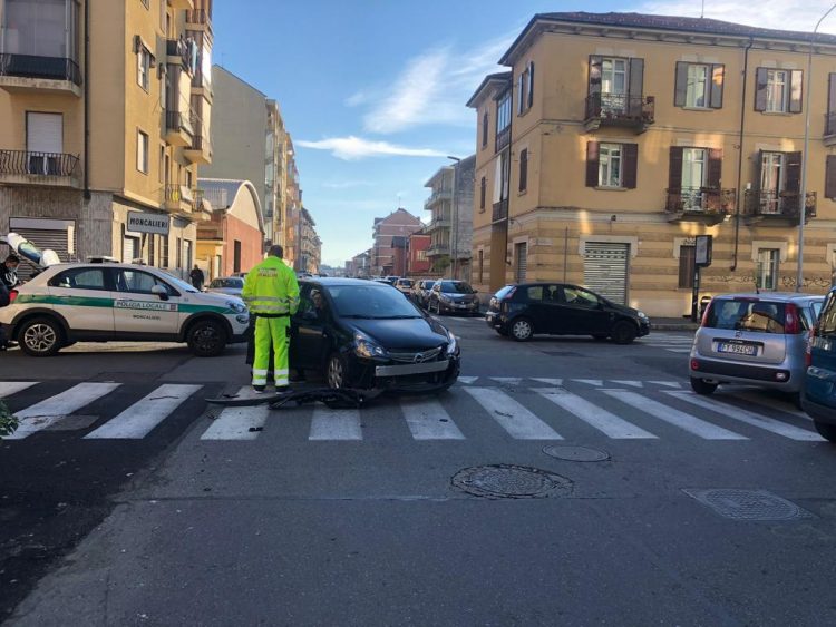 MONCALIERI – Provoca incidente e scappa: caccia al pirata