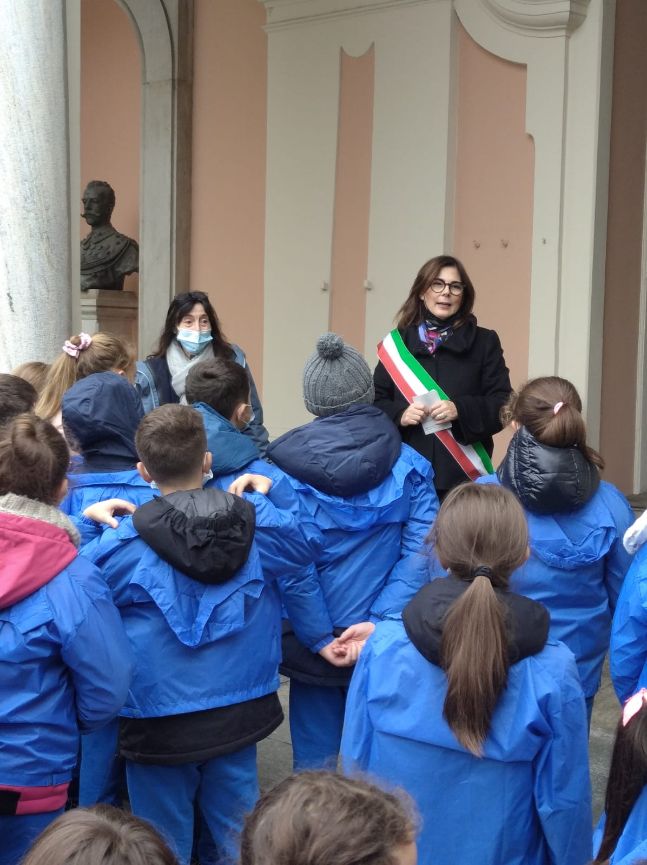 MONCALIERI – I bimbi della scuola primaria Domenicane Scuole Manfredini in visita a palazzo civico per #ioleggoperchè