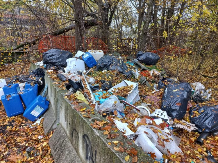 MONCALIERI – Scaricavano rifiuti pericolosi: denunciati
