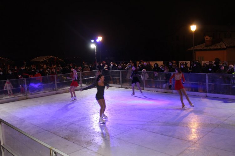 MONCALIERI – Via al Villaggio di Babbo Natale in piazzale Aldo Moro