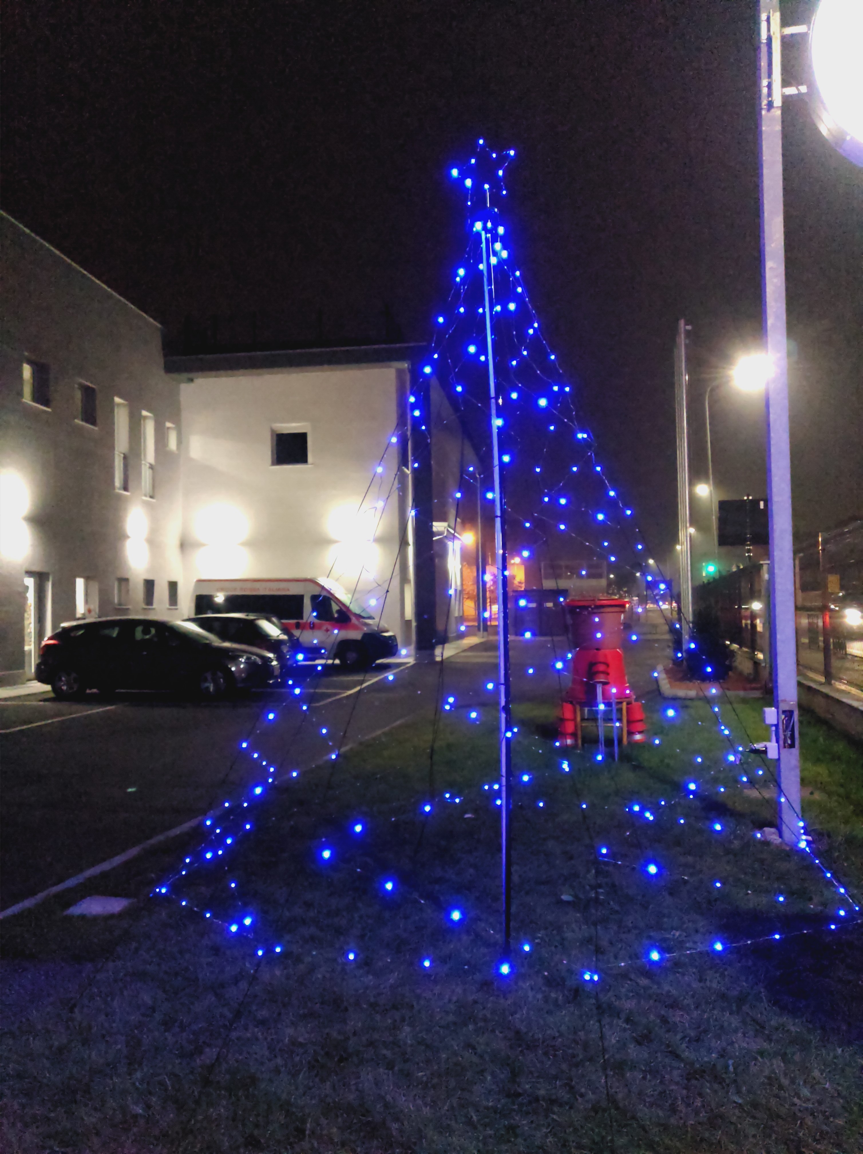 Cinquecento led ed una stella per la Croce Rossa di Carmagnola