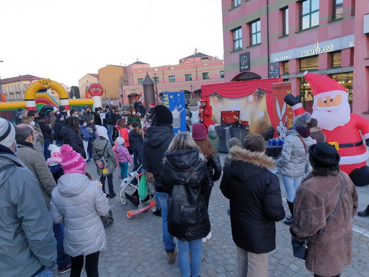 NICHELINO – Dopo il rinvio, domenica è andata in scena la festa di Natale