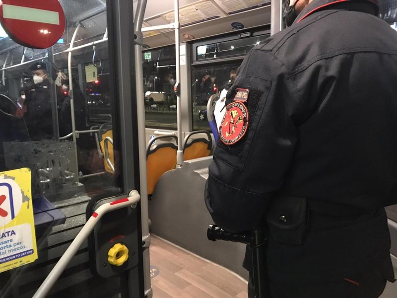 MONCALIERI – Passeggero molesto sul 70, intervengono i carabinieri