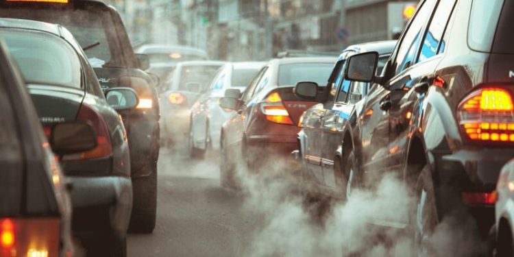 Le auto in Piemonte sono troppe. Per l’agenzia europea le città della nostra regione sono le più inquinate
