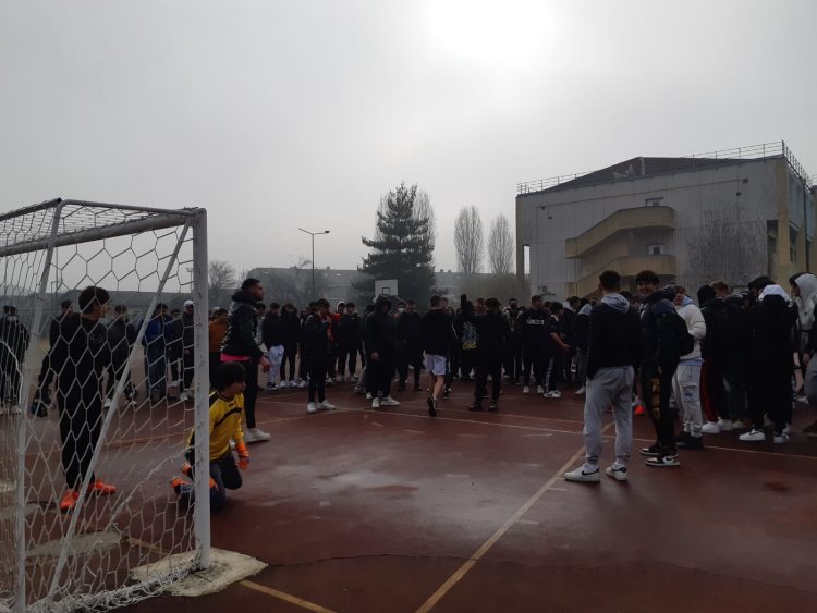SCUOLE – La protesta degli studenti continua negli istituti della cintura