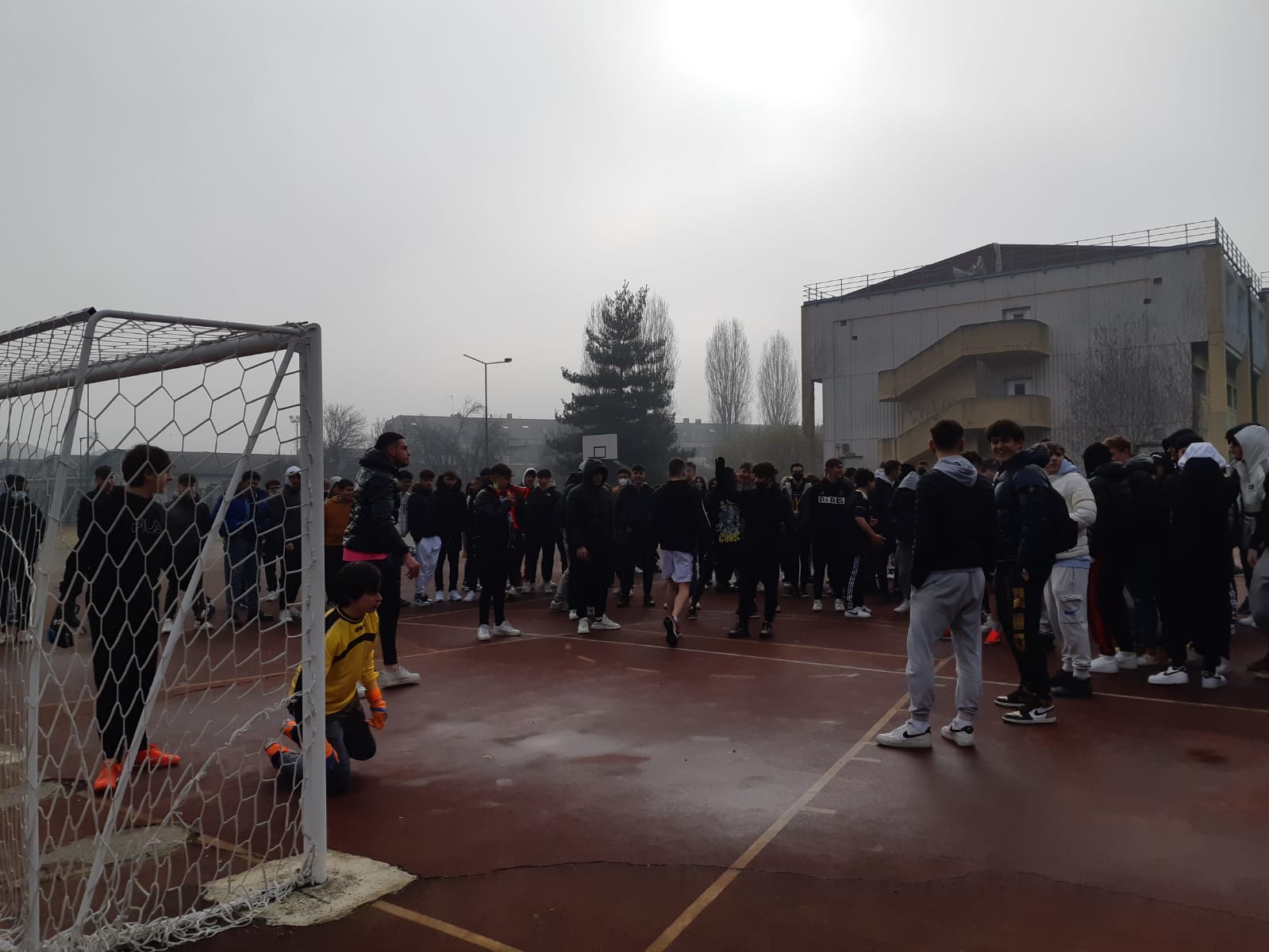 SCUOLE – La protesta degli studenti continua negli istituti della cintura
