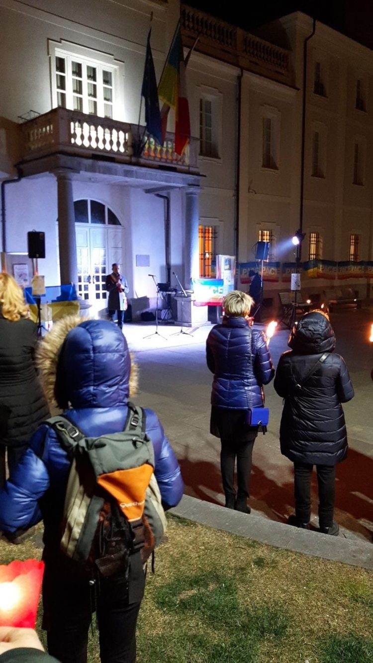 VINOVO – Fiaccolata contro la guerra in Ucraina