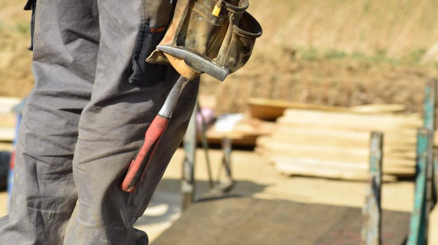 CAMBIANO – Lavori nelle scuole