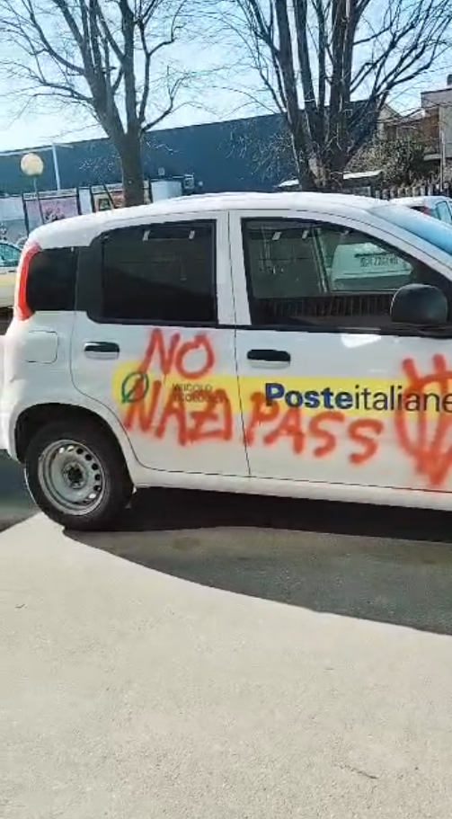 MONCALIERI – Raid vandalico alle Poste