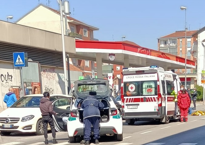 NICHELINO – Incidente in via Torino: 76 enne cade dalla bicicletta e muore sul colpo