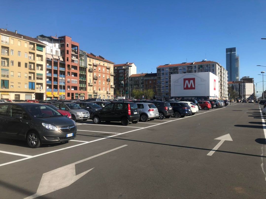 MONCALIERI – Tracciati i parcheggi gratuiti in piazza Bengasi