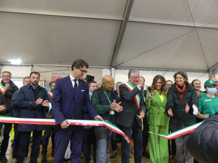 SANTENA – Inaugurata la sagra dell’Asparago