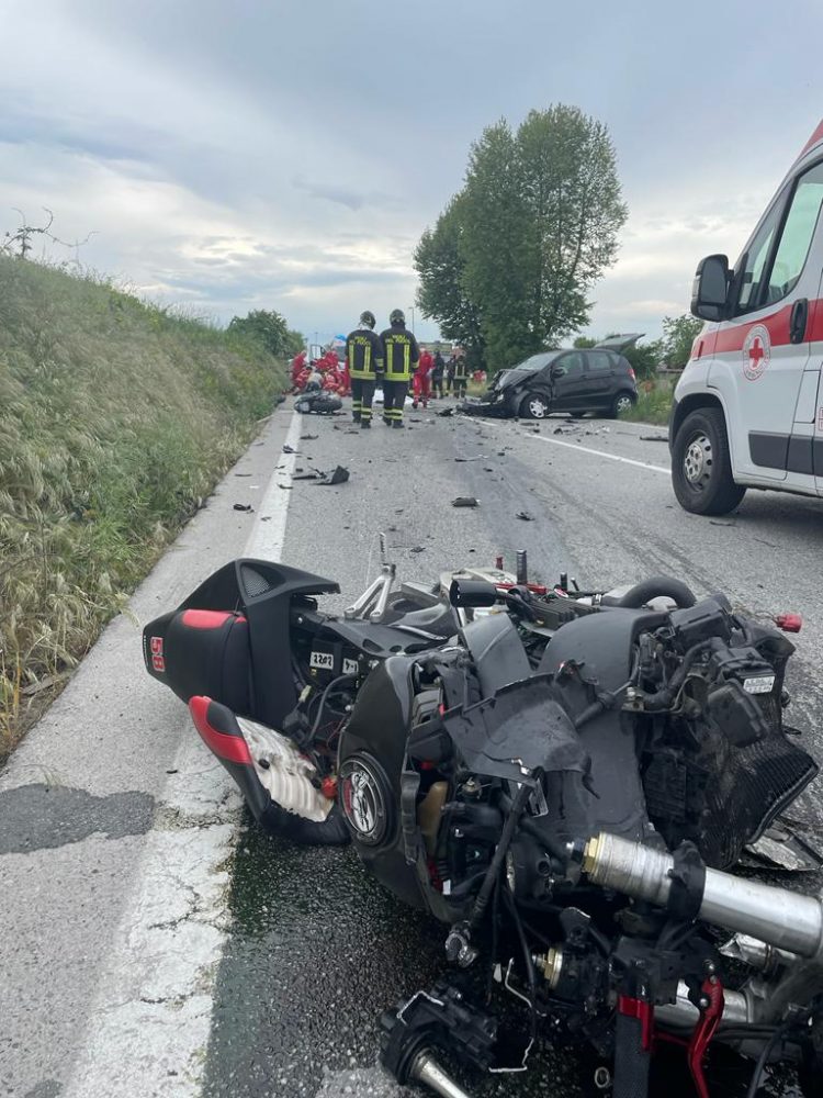 CARMAGNOLA – Gravissimo incidente sulla provinciale 20: un morto e diversi feriti