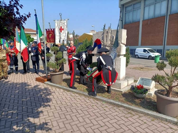 MONCALIERI – Momento di raccoglimento nel ricordo dei carabinieri uccisi