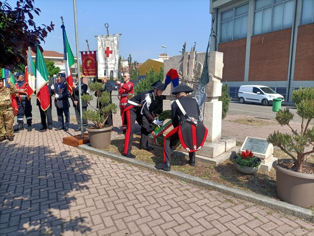 MONCALIERI – Momento di raccoglimento nel ricordo dei carabinieri uccisi