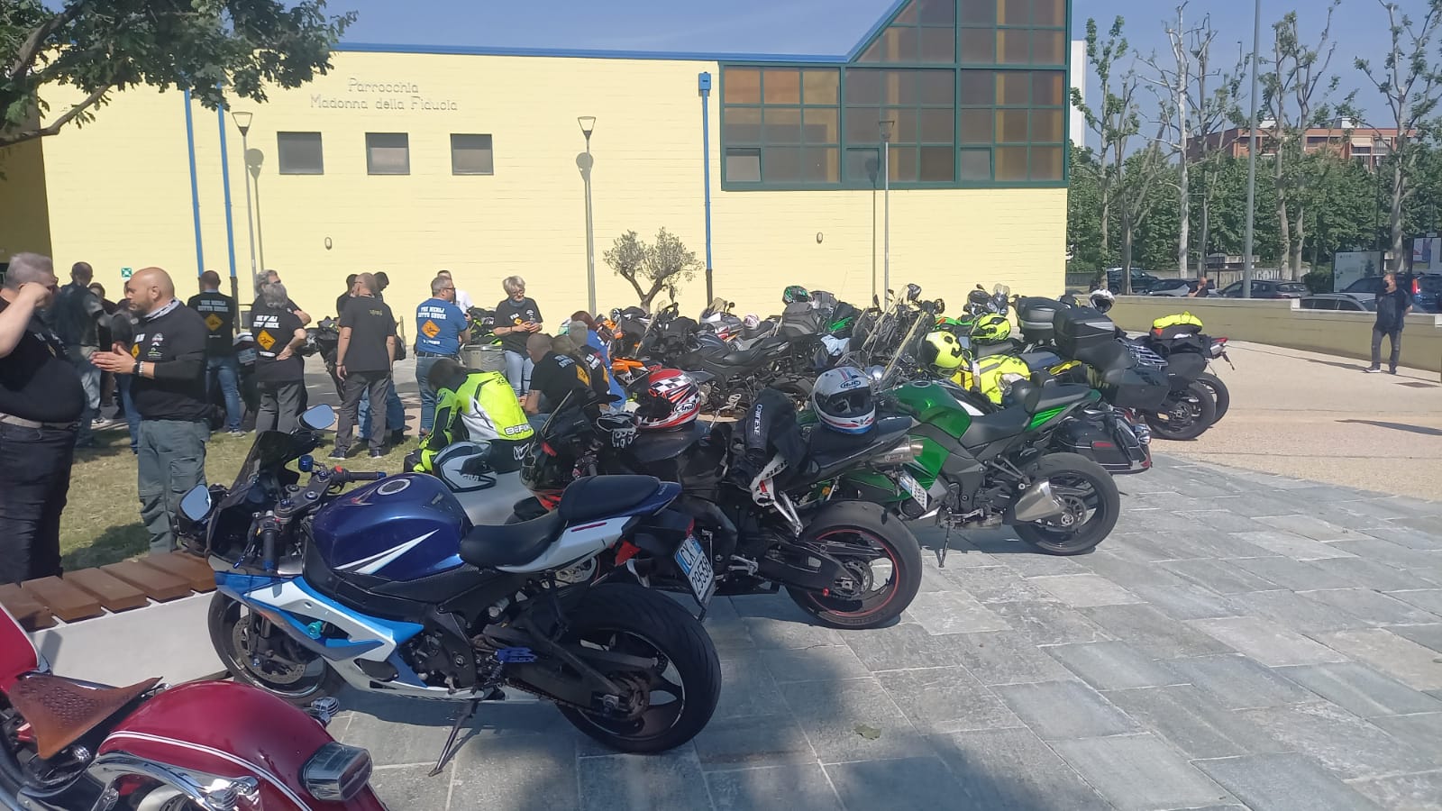 NICHELINO – I funerali del motociclista morto sulla provinciale 20 accompagnato da 200 bikers