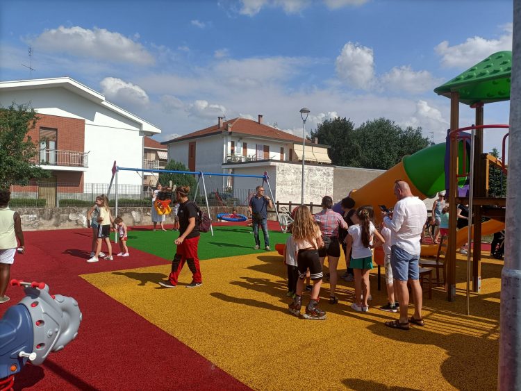 VINOVO – Inaugurata l’area giochi per bambini e giovani