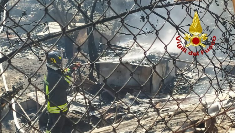 CINTURA SUD – Vasto incendio tra Borgaretto, Torino e Nichelino