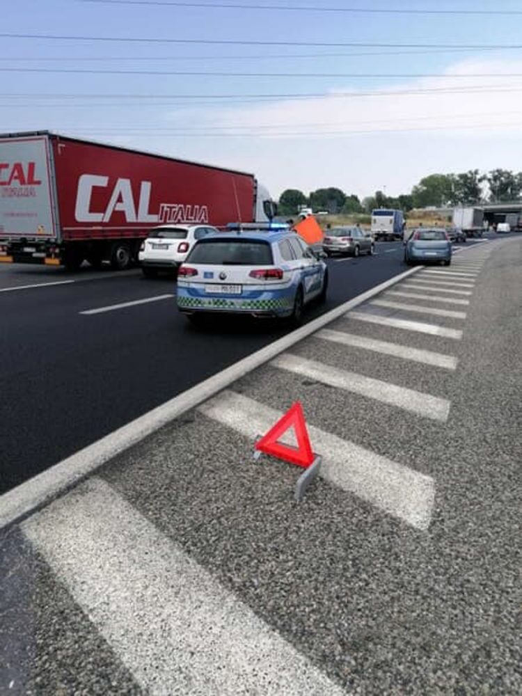 NICHELINO – Scontro tra auto e tir, nessun ferito ma traffico bloccato