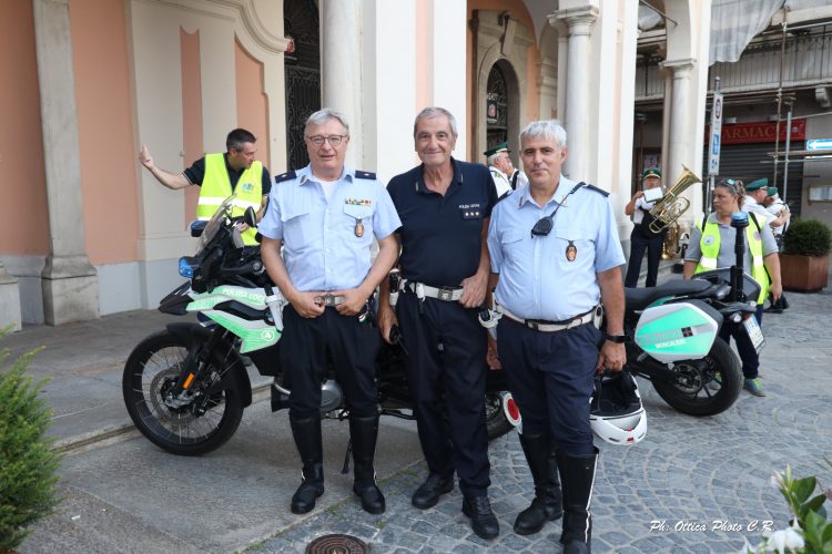 MONCALIERI – Corrado va in pensione: il saluto al volto storico della polizia locale