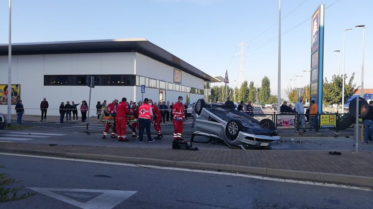 CARMAGNOLA – Incidente in via Torino: un ferito