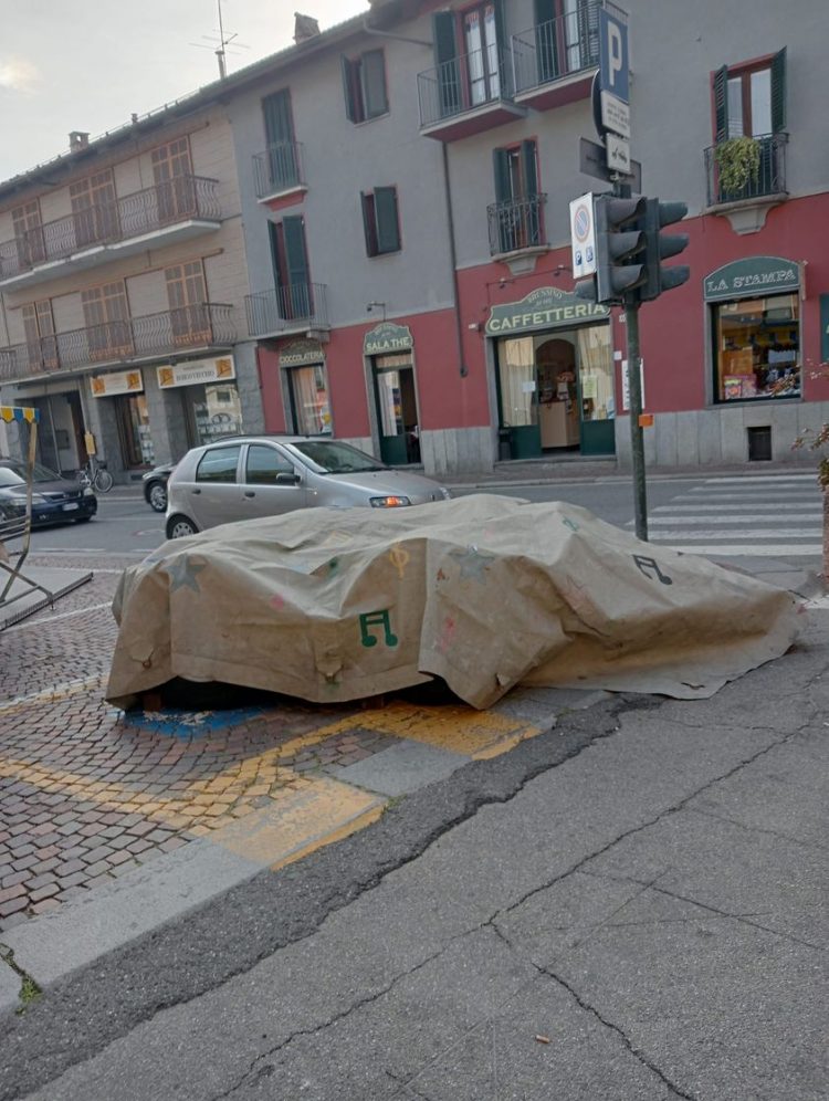 CARIGNANO – Parcheggio disabili occupato, proteste in Comune