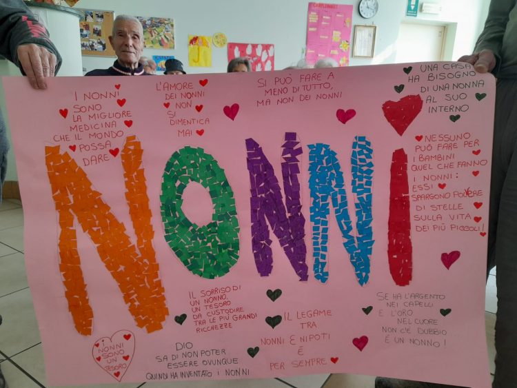 VINOVO – Per la festa dei nonni, una festa alla rsa Damasso
