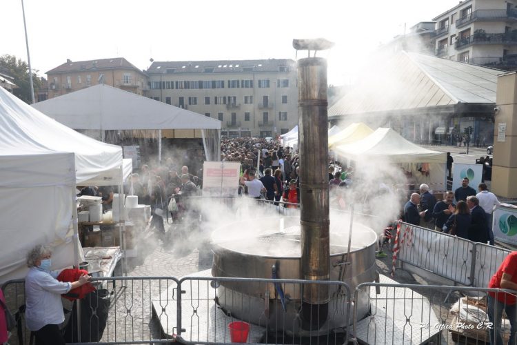 MONCALIERI – Fine settimana da sold out per il bollito e i subièt