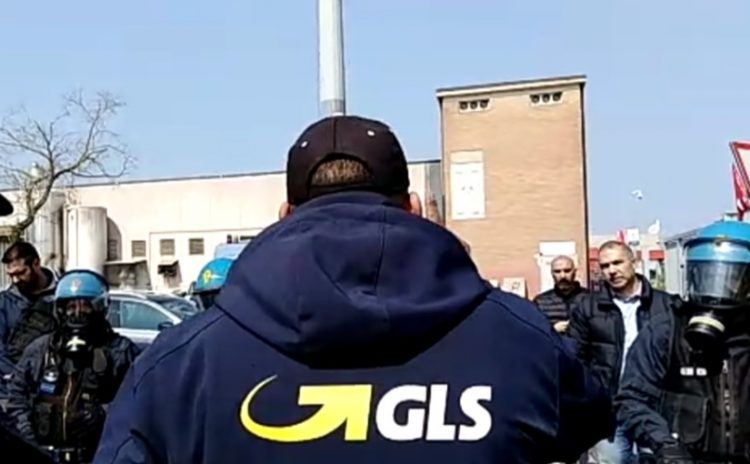 TROFARELLO – Sit-in di protesta per i dipendenti Gls