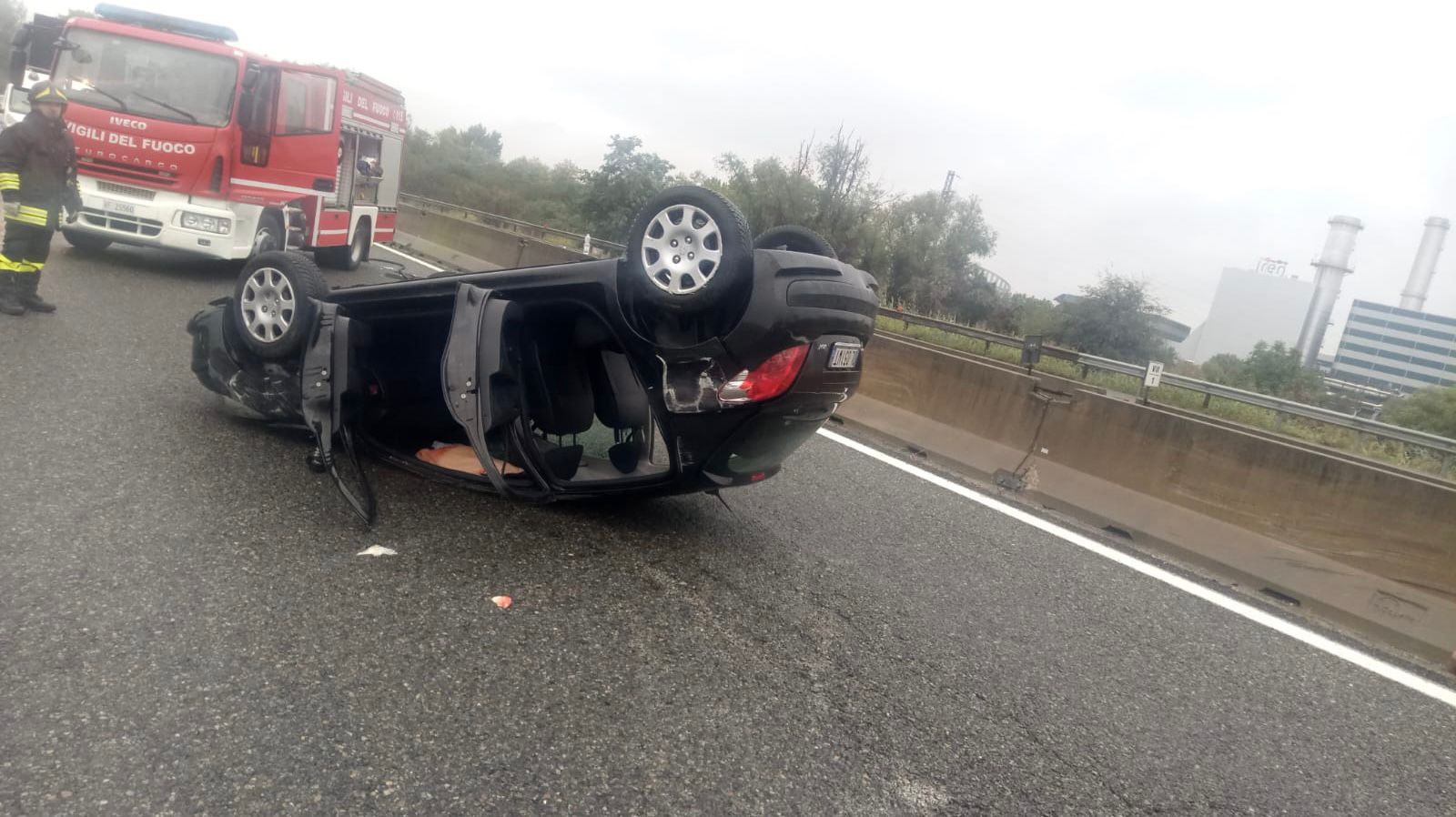 MONCALIERI – Auto si ribalta sulla sopraelevata: feriti al Cto