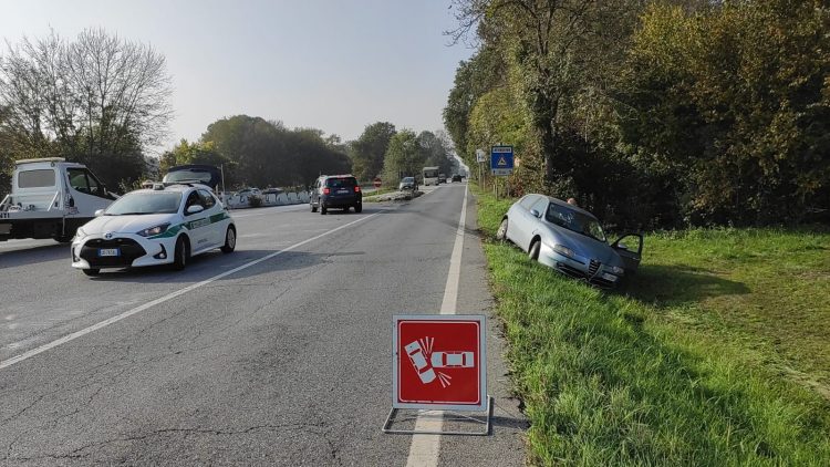 NICHELINO – Perde il controllo e si schianta sulla direttrice per Stupinigi