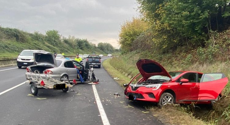 LA LOGGIA – Incidente sulla circonvallazione: strada chiusa e feriti