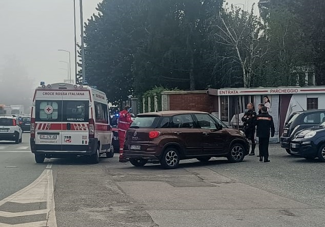 MONCALIERI – Si sente male e cade a terra in corso Savona