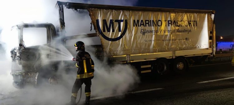 MONCALIERI – Camion prende fuoco in tangenziale: paura a Bauducchi