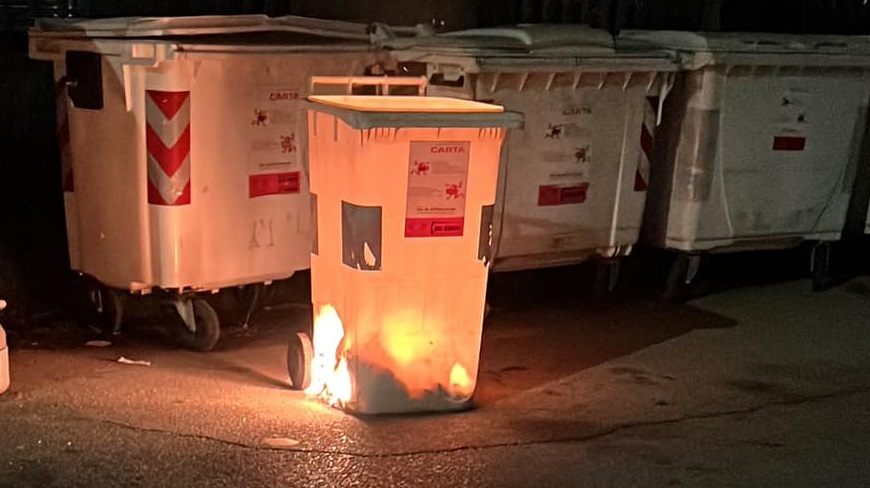 NICHELINO – Nuovo caso di piromani di bidoni della spazzatura