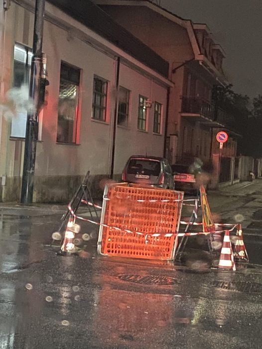 NICHELINO – Cede un pezzo di asfalto in via Cacciatori