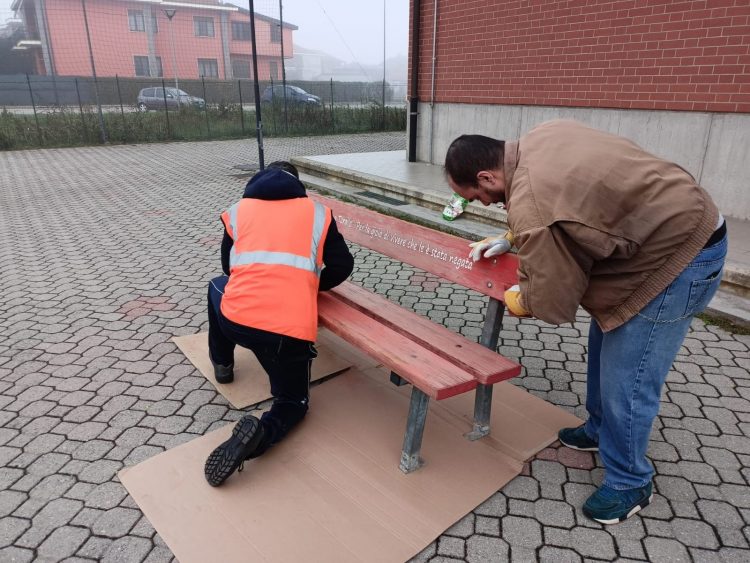 MONCALIERI – Nuova panchina rossa in corso Savona