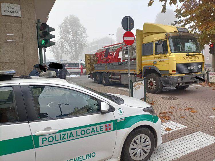 NICHELINO – Tragedia in via San Francesco: 80 enne travolta e uccisa da un camion