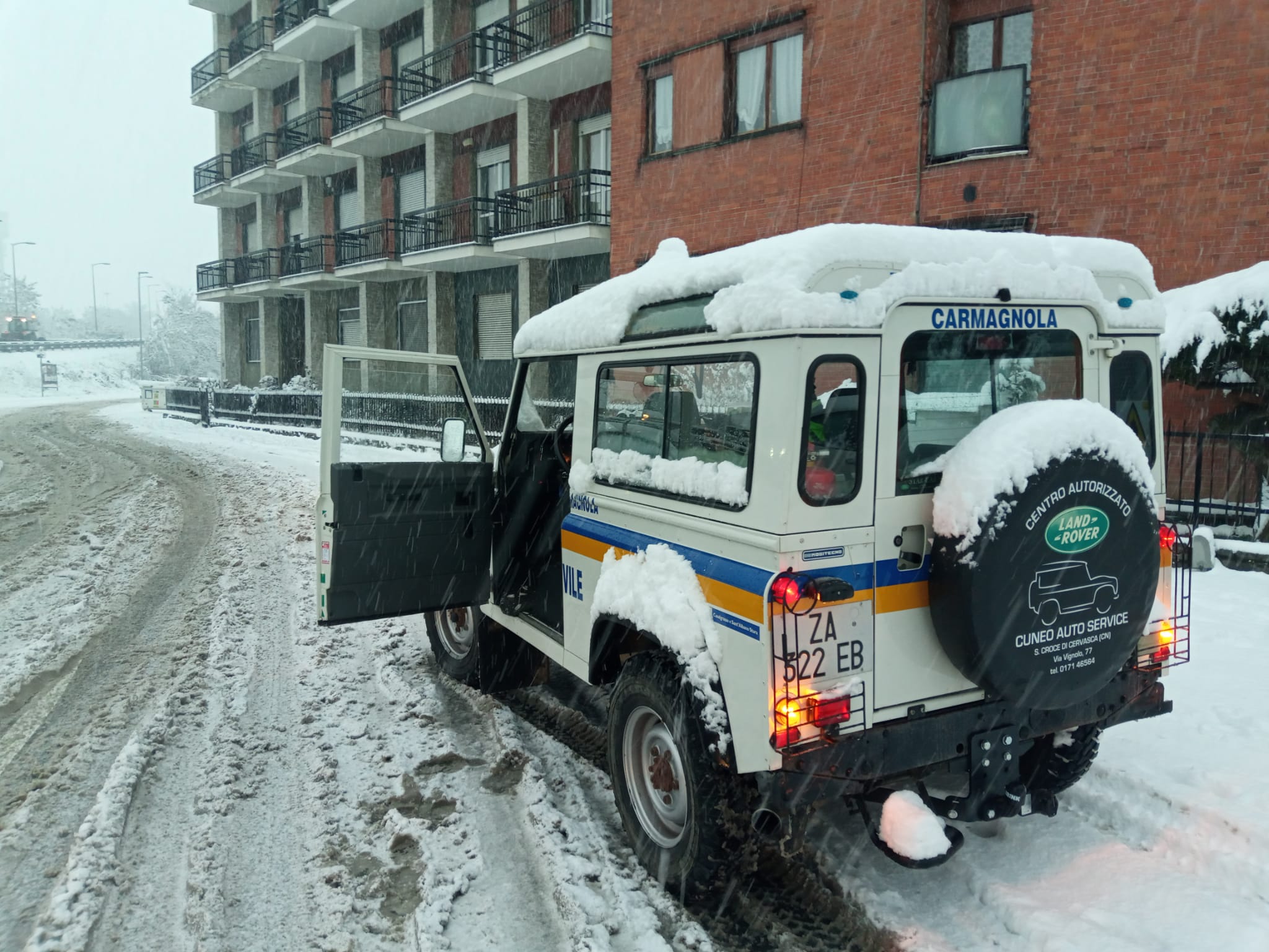 Cade la neve: caos in tutto il torinese. Mercoledì la nevicata annunciata dal meteo ha creato lunghe code sulle strade di Moncalieri e della cintura